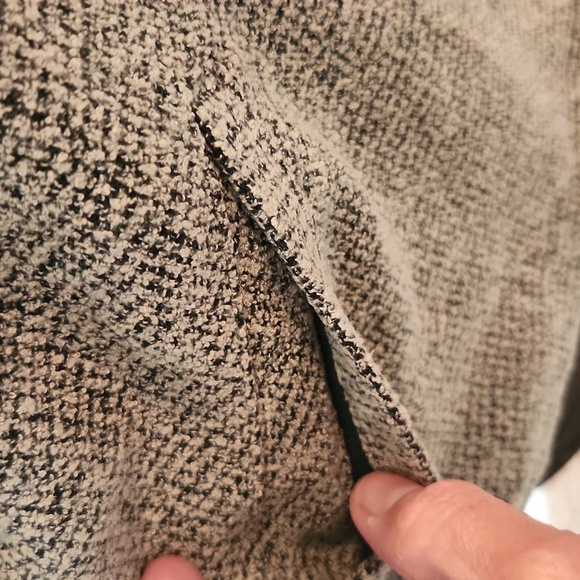 CHRISTOPHER & BANKS SIZE MEDIUM fully lined green & beige jacket. - Picture 4 of 11